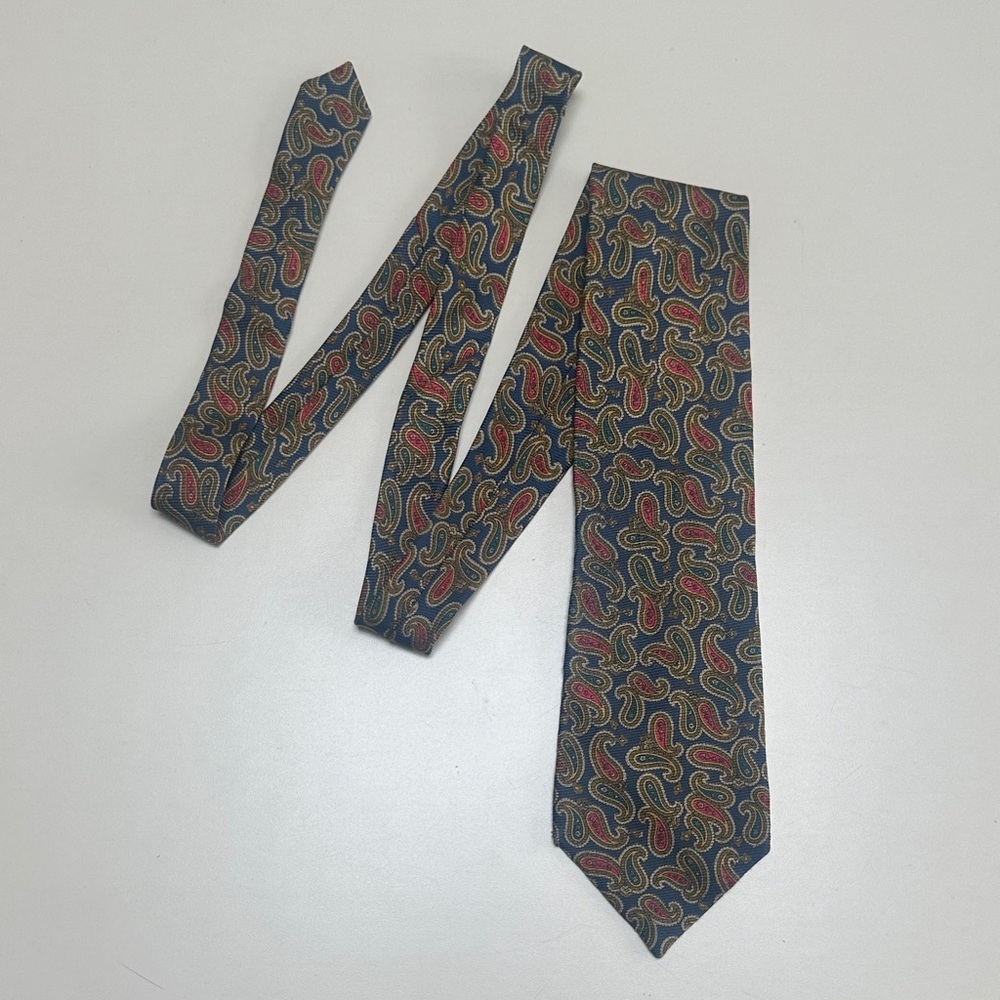 🔥VINTAGE BURBERRYS Paisley Tie 100% silk in Black and Red - Picture 5 of 9